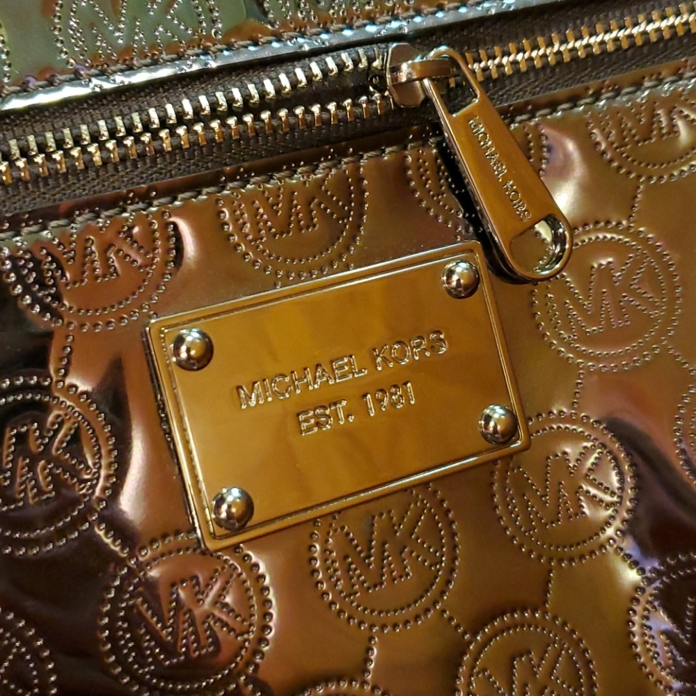 Michael Kors wristlet - Picture 7 of 7